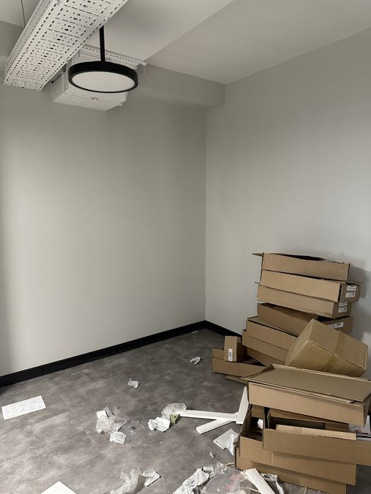 Окраска стен потолков