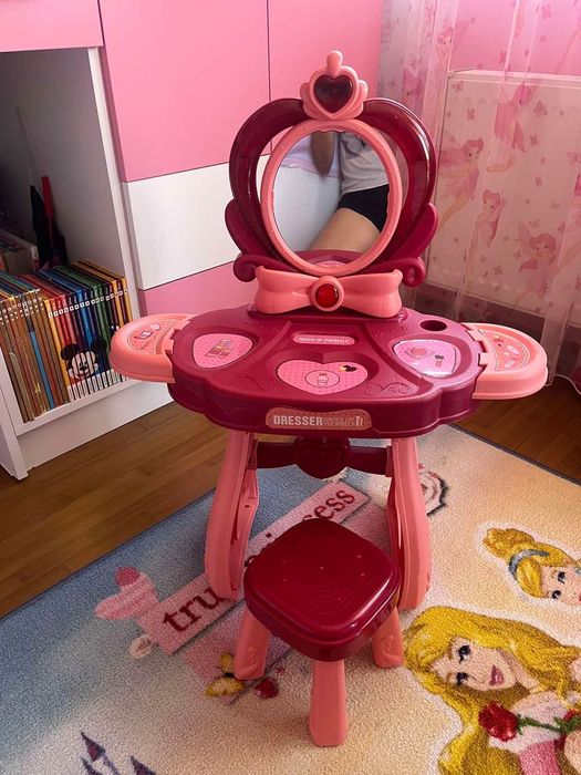 Детска тоалетка за гримиране