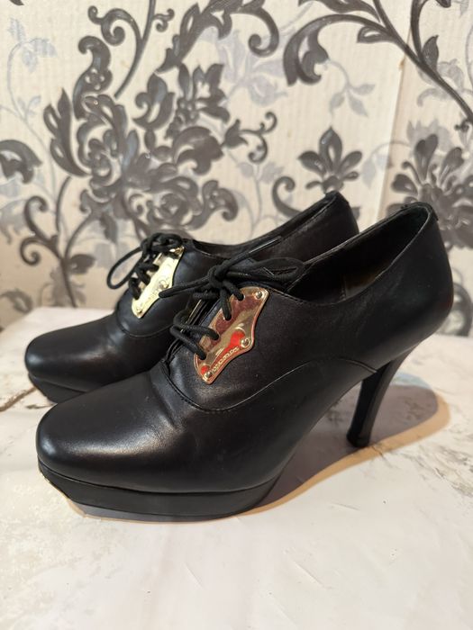 Продам кожанные туфли 34размер