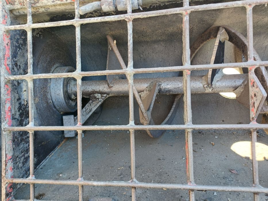 Betoniera Sima 200 Litri  Malaxor Beton Miniîncarcător Caterpillar Bobcat Pret 1900