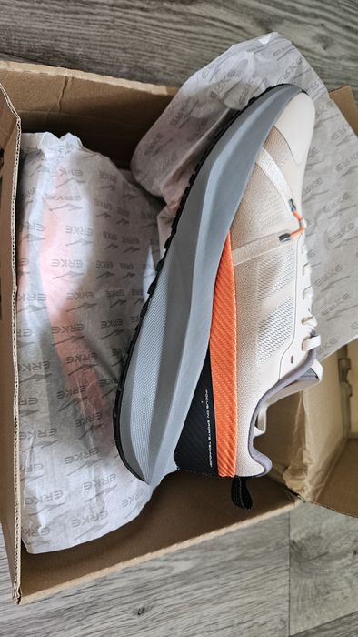 Продам беговые ERKE