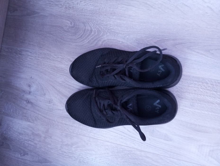 Черни маратонки Vry