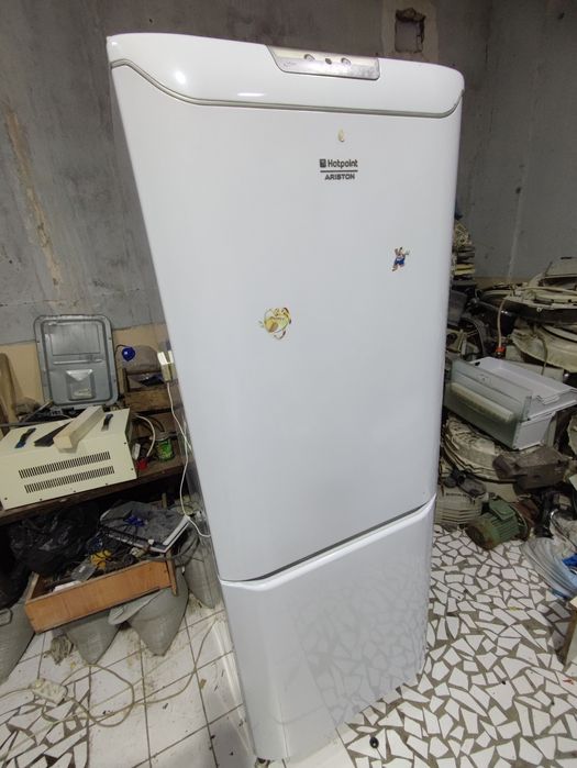 Холодильник Hotpoint ariston