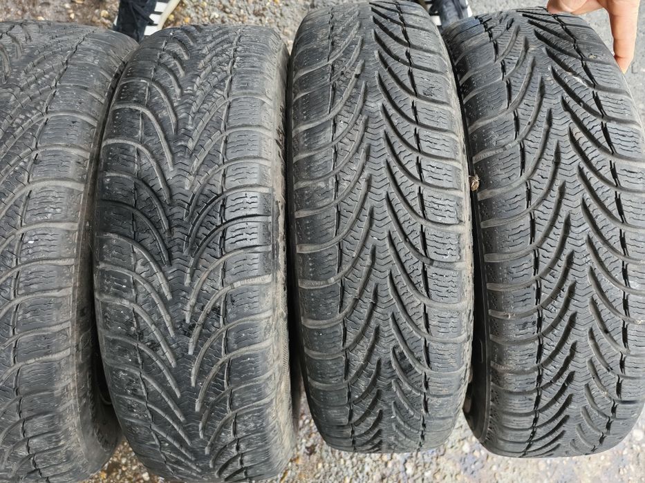 Vând 4 jante tabla cu 4 anvelope iarna pentru Toyota 175.65.15