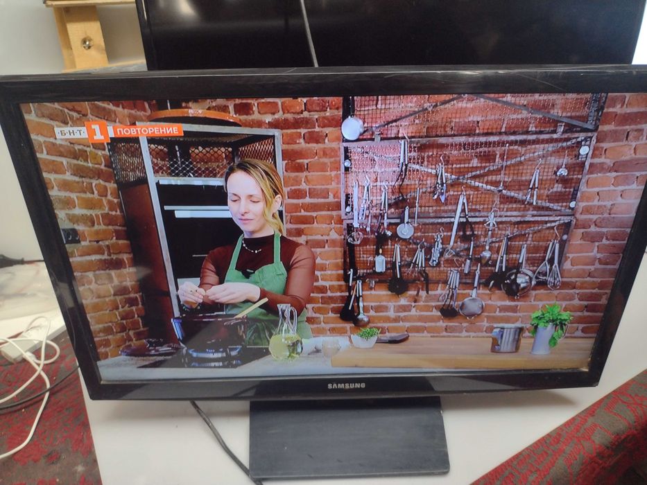 Телевизор SAMSUNG ,,