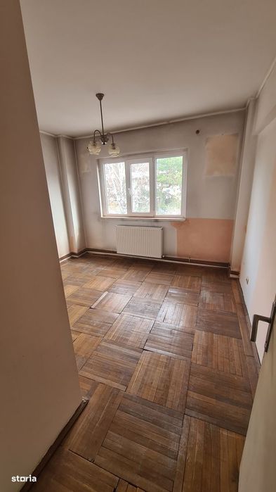 Apartament cu 2 camere de vânzare în Curtea de Argeș.