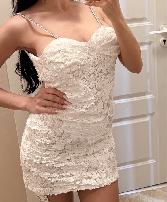 Бяла рокля с пайети