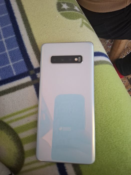 Samsung s10+       ...