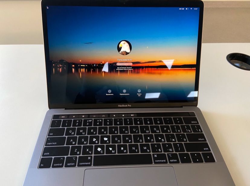 Macbook pro 13 2019 touchbar