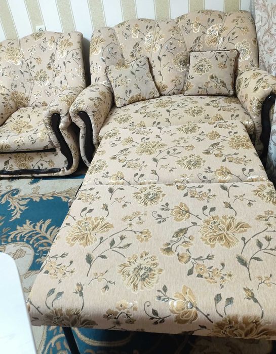 Продам мягкий уголок для гостиной