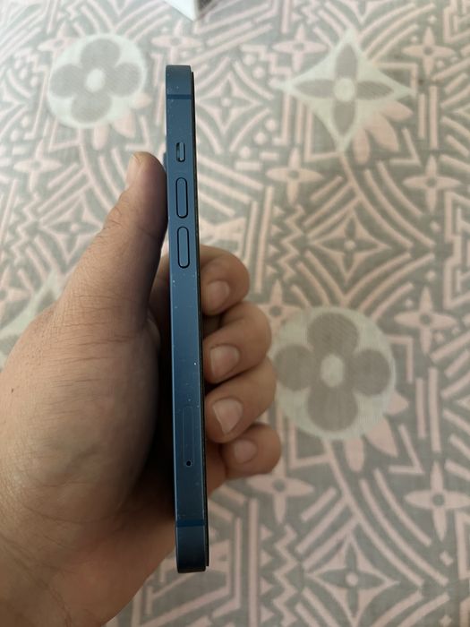 Продам Iphone 13