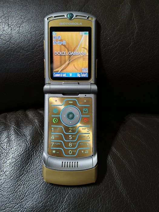 Motorola razr V3i D&G+ accesorii ( liber,lb română)