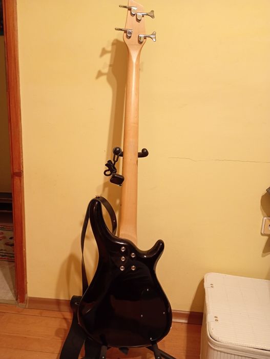 Електрически бас за левичари!