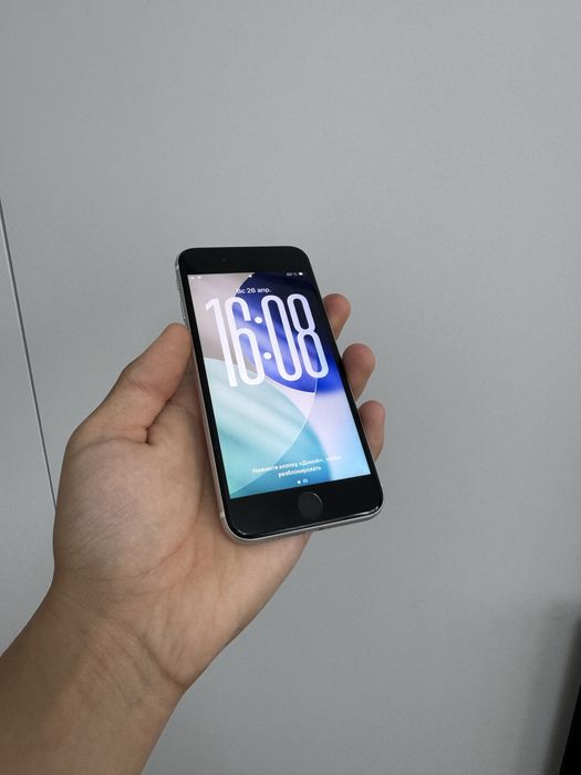 iPhone SE 128GB.