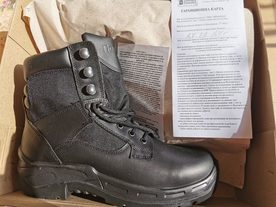 Продавам кожени обувки кубинки.