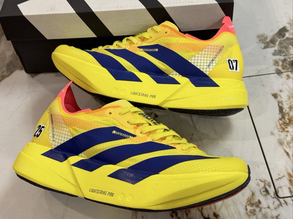 Adidas Adizero Adios Pro 4 în nuanța Pure Sulfur nr 41,5