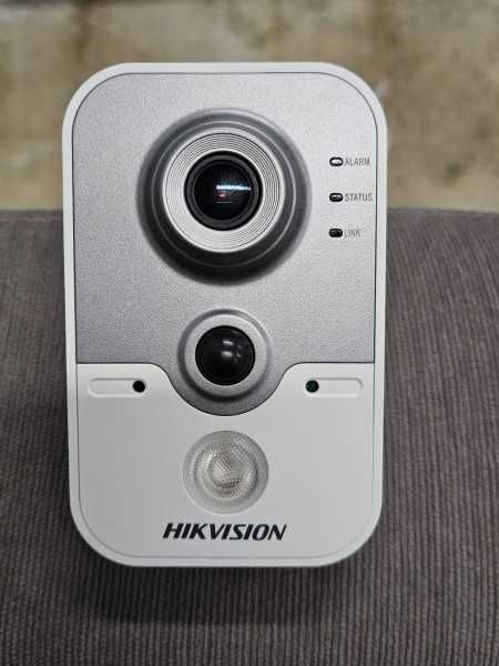 IP Камера Hikvision DS-2CD2442FWD-IW – 4MP, Wi-Fi, 2.8 mm обектив