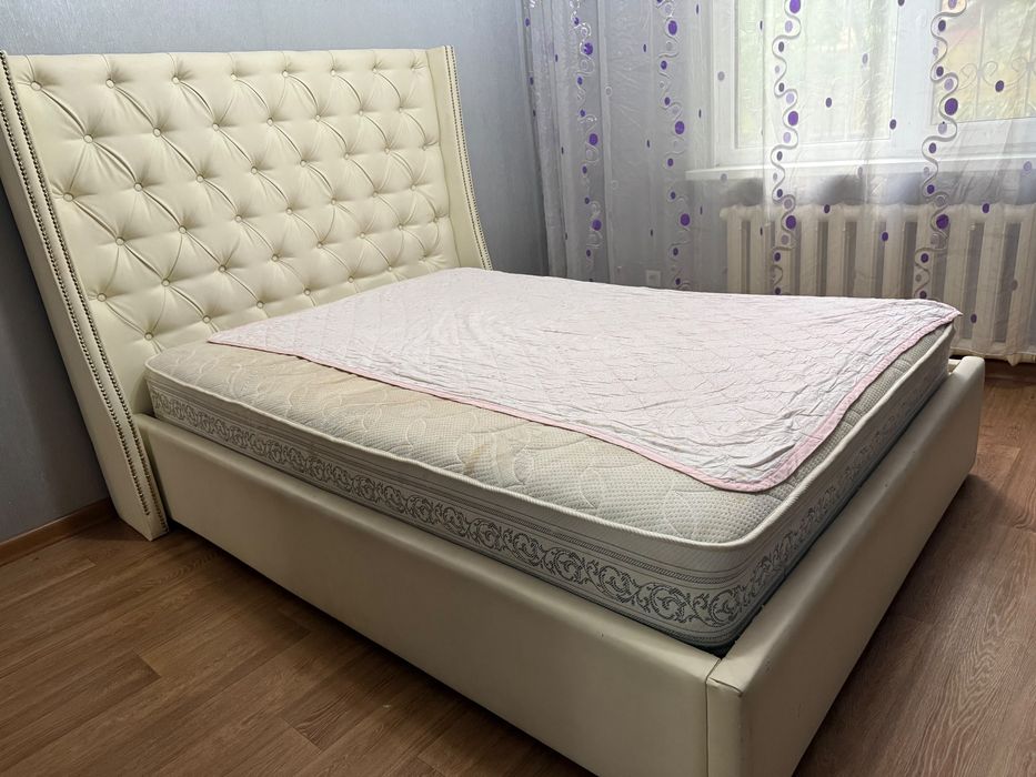 Кровать двуспальная