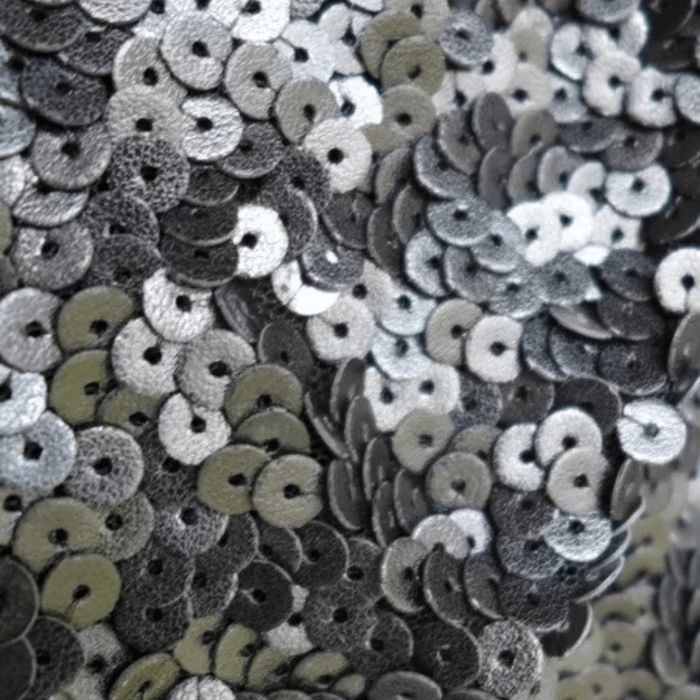 Елегантна черна рокля за специален повод