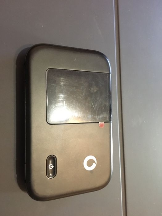 Router mobil Wi-Fi R215