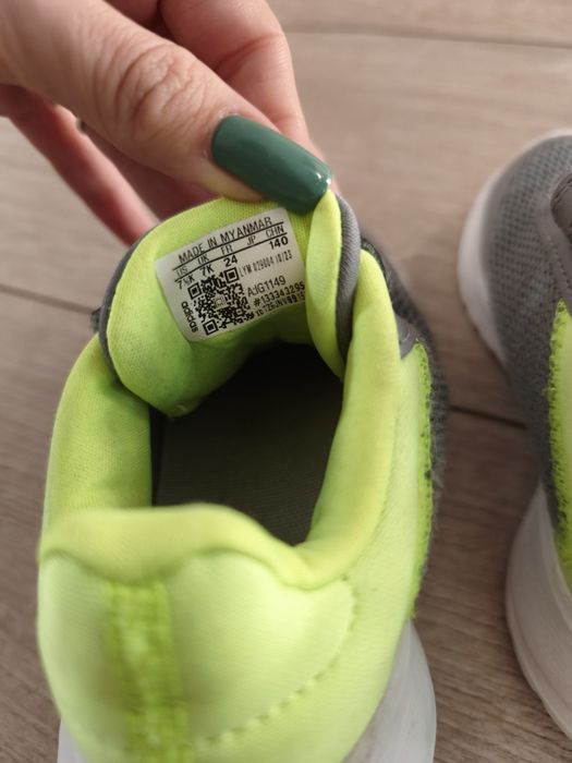 ADIDAS маратонки №24