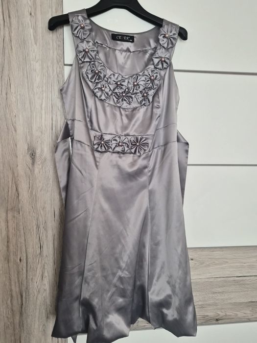 Дамски рокли – елегантност и стил за всякакъв повод