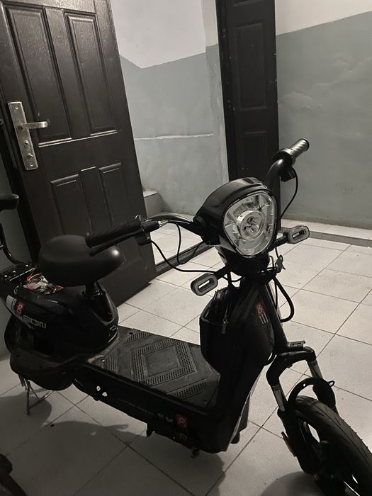 40000 продаю электроскутер SK8