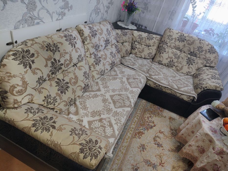 Продам диван угловой
