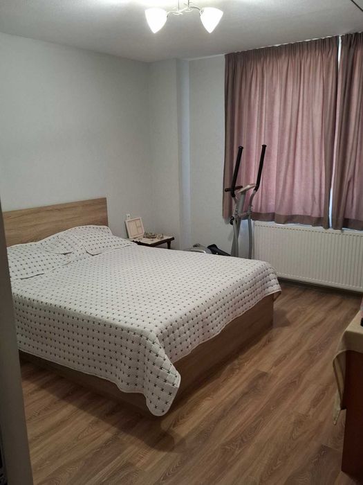 Очарователна, напълно обзаведена къща за продажба с три спални.