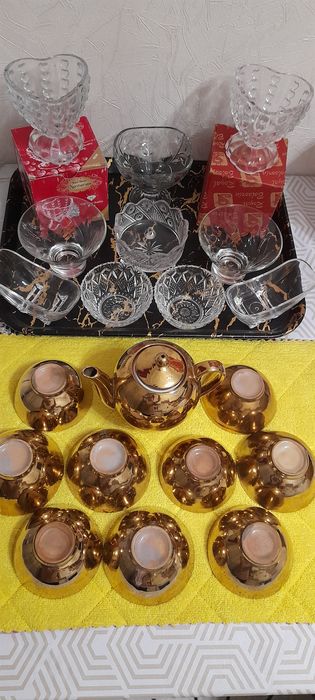 Продам чайник,тарелки разные