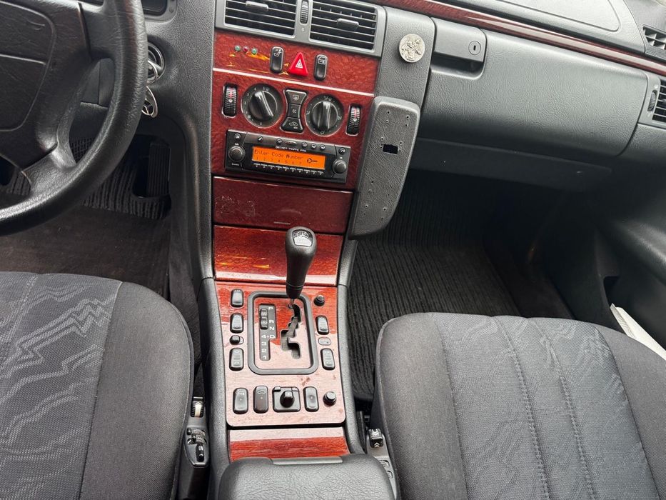 Mercedes E220 SD Funerar / Dric *Automat*