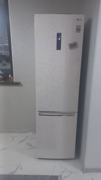 Срочно продам холодильник LG ThinQ