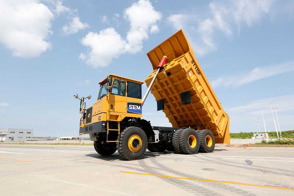 Карьерный самосвал CATERPILLAR SEM [3110F] (75т)