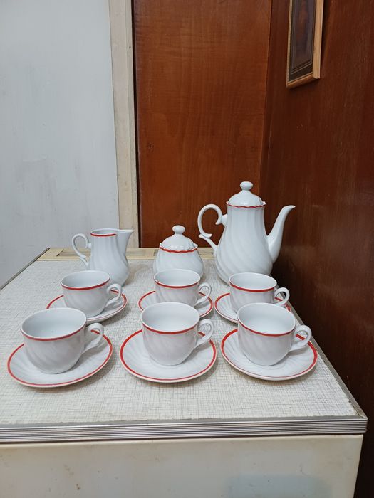 Порцеланов сервиз за кафе Изида