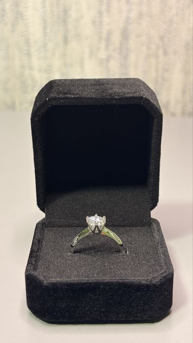 Годежен пръстен с moissanite VVS1, 1.0 карата.