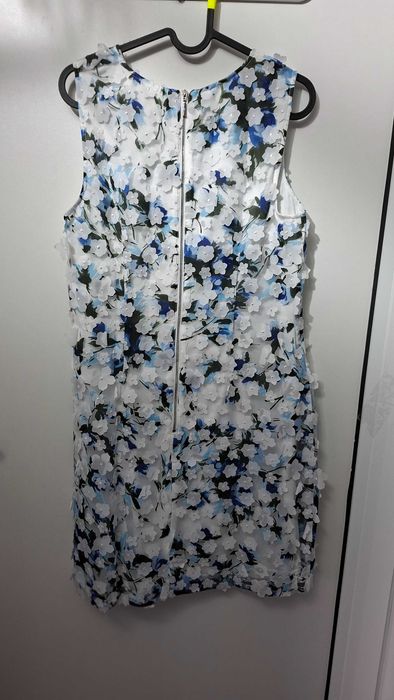 Karl Lagerfeld бяла рокля с 3D флорални апликации – EU 36 / EU 40