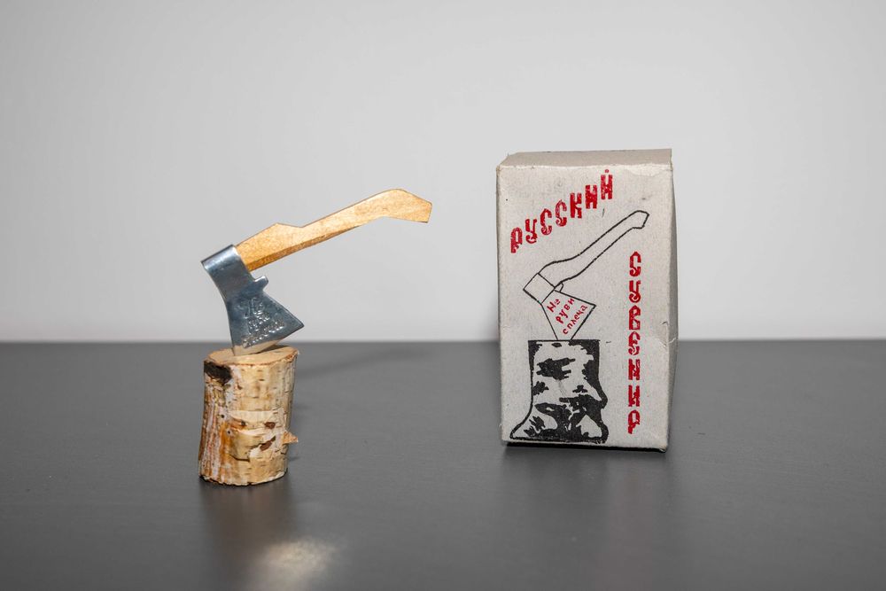 Ретро руски сувенир топорче