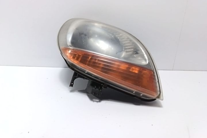 Far dreapta cu defect 8200150617 Renault Kangoo prima generatie (face