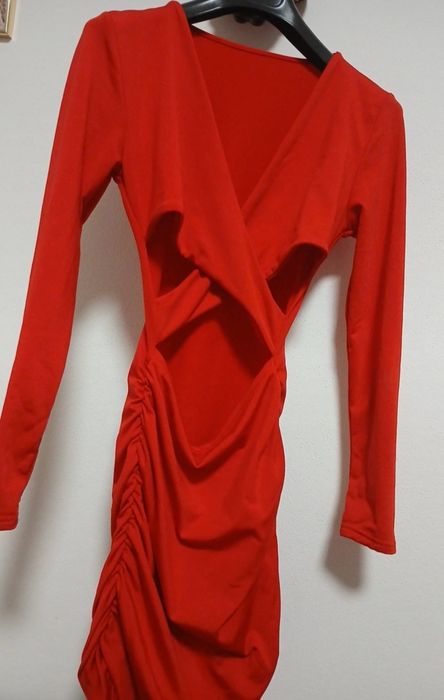 Rochie mindi. Cu V la baza gâtului.  Mărimea M