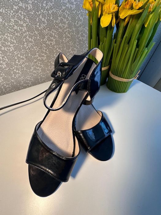 Отдам босоножки