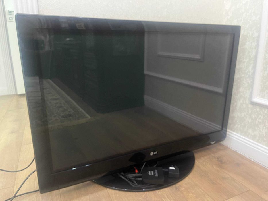 Телевизор LG 42"