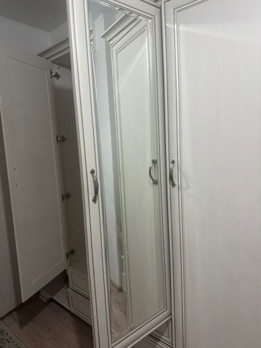 Шкаф белый большой