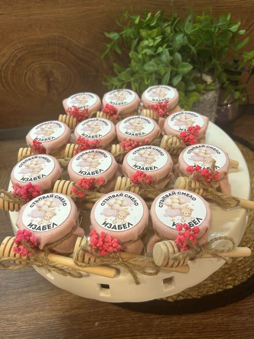 Бурканчета с мед и украса