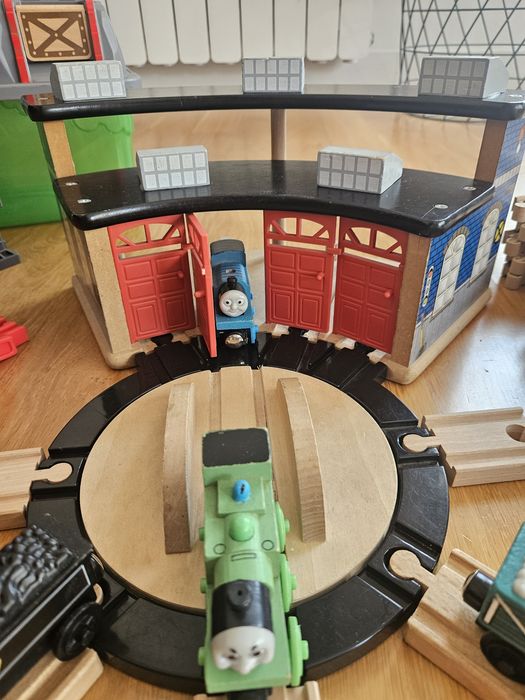 Дървено влакче Голям сет Томас Brio, Hape