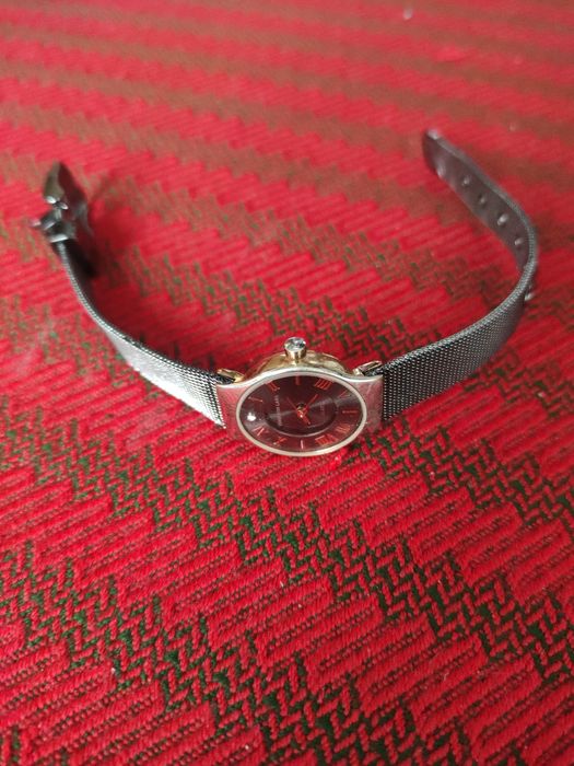 Ceas elegant de dama Christin Lars, cu afisaj analog. 
Are curea metal