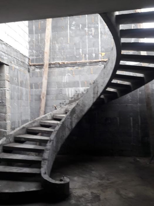 Монолитные лестницы, бетонные лестницы