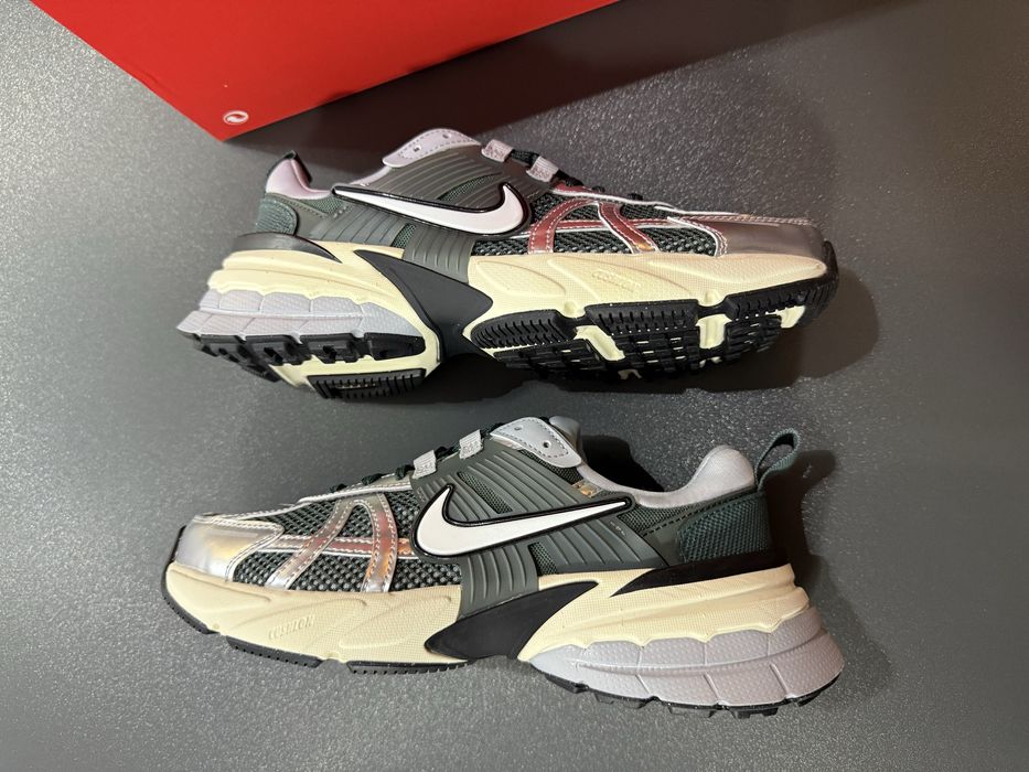 adidasi originali NIKE V2K Run, noi in cutie marime 39  /