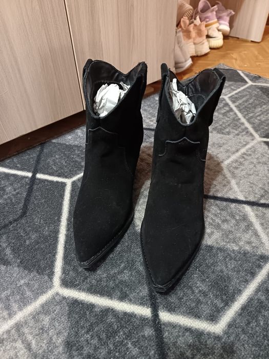 Продам обувь. Новые полусапожки.