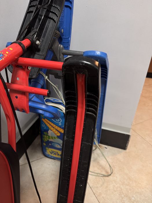 Продам сани 1шт синие