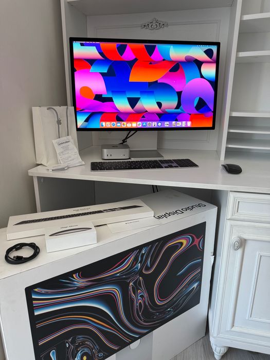 Apple studio displai+mac mini m4 512gb+apple keyboard+apple mouse